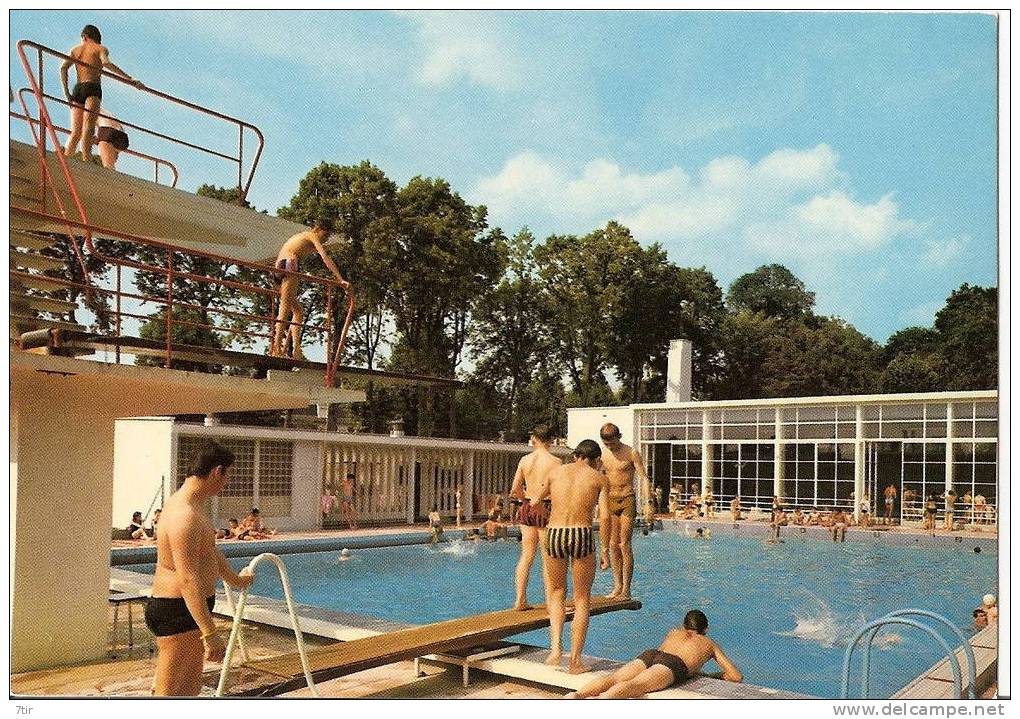 CHAUNY La Piscine - Chauny