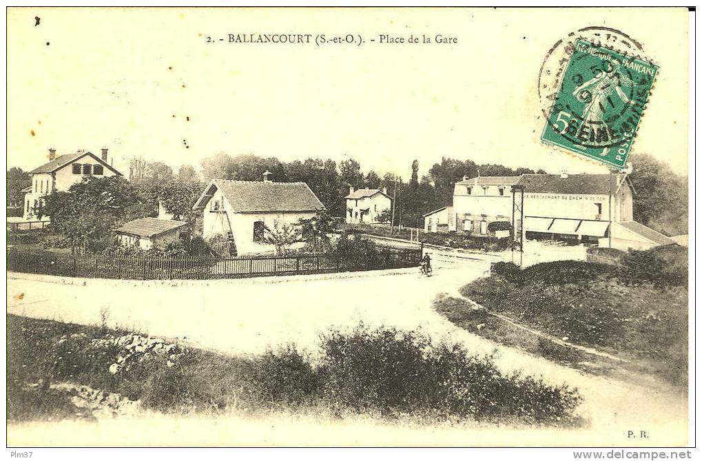 BALLANCOURT - Place De La Gare - Ballancourt Sur Essonne