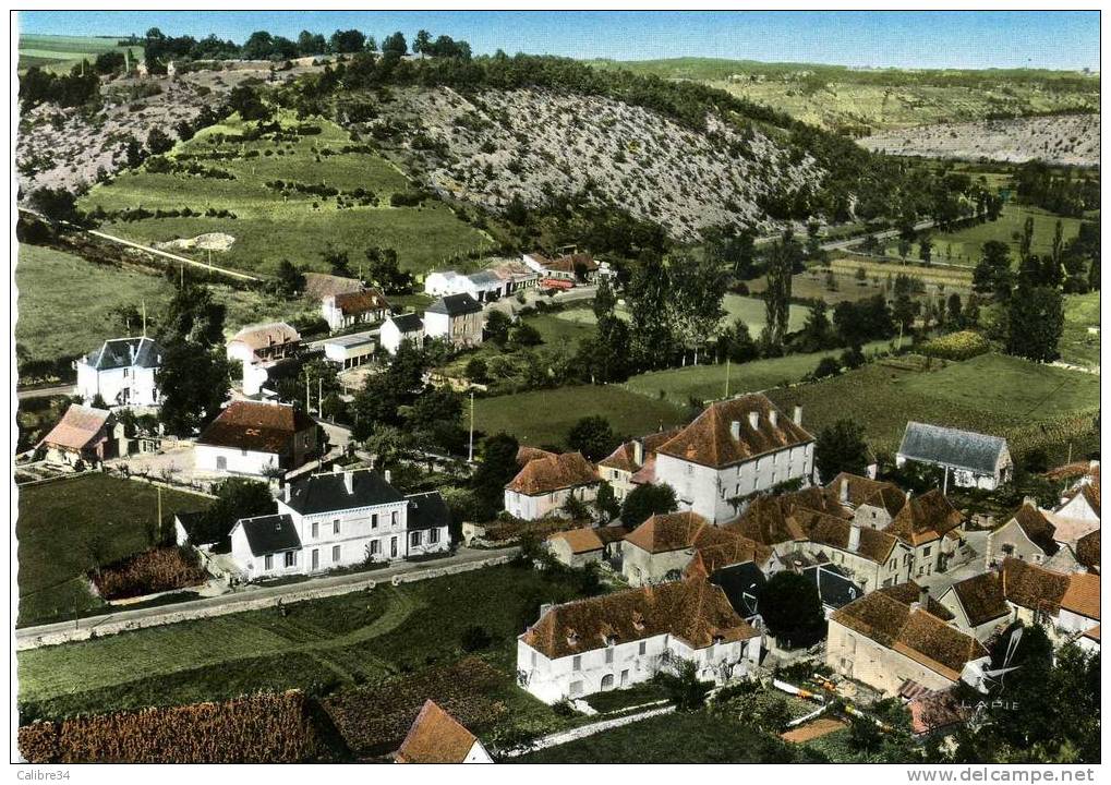 CPSM EN AVION AU DESSUS DE FRAYSSINET LE GOURDONNAIS Vue D´ensemble - Latronquiere