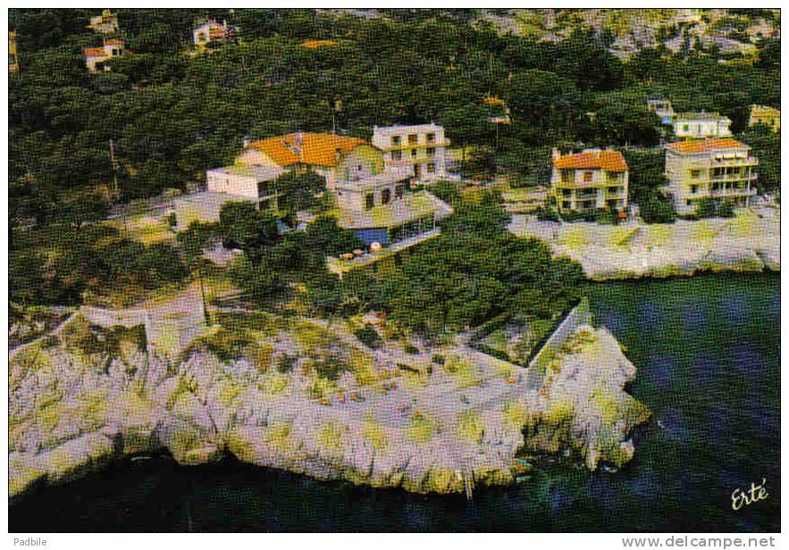 Carte Postale 13. Cassis  Les Roches Blanches    Vue D´avion  Trés  Beau Plan - Cassis