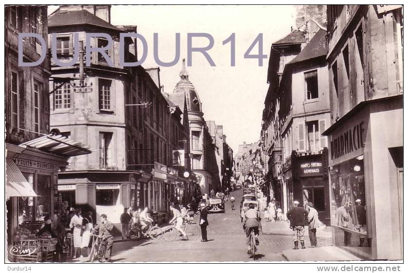 BAYEUX (Calvados).    Rue Saint-Martin  ( Bp Commerces / Belle CPSM  / Lire Description S.v.p.) - Bayeux