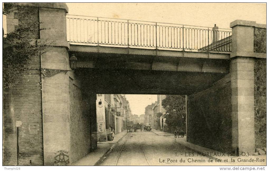 LES MUREAUX - Le Pont De Chemin De Fer Et Le Début De La Grande Rue - CARTE NEUVE - Les Mureaux