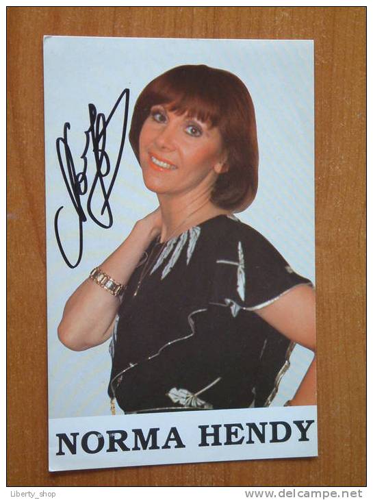 NORMA HENDY !! - Handtekening
