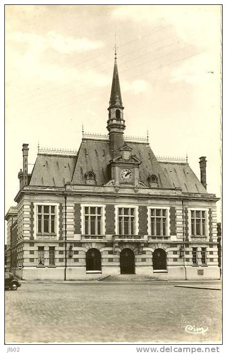 Chauny ( Aisne) - 14 - Place De L'Hotel De Ville - Chauny