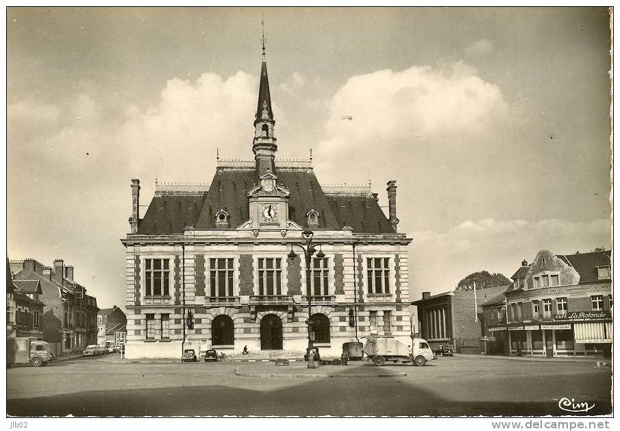 Chauny ( Aisne) - 99 - L'Hotel De Ville - Chauny