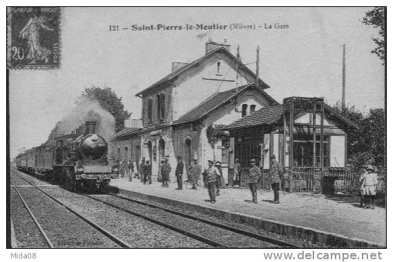 58. SAINT PIERRE LE MOUTIER.  LA GARE. Belle Animation. - Saint Pierre Le Moutier