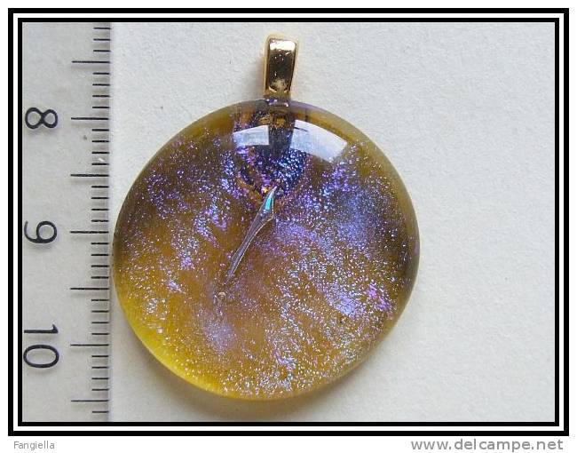 Pendentif En Verre Dichroic, Artisanal, Bélière Dorée, Environ 26x26mm - Anhänger