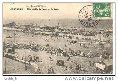 CPA - ARCACHON - UNE BATAILLE DE FLEURS SUR LE BASSIN - 19 - R. LAFOUT - ANIMEE - Arcachon