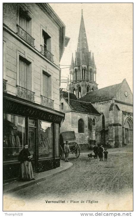 VERNOUILLET - La Place De L´Eglise, Superbe Animation Avec Personnages, Chiens Et Attelage. - Vernouillet