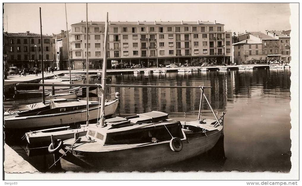 VAR,LA SEYNE SUR MER,Le Port Et La Mairie,bateaux,voiliers,carte Neuve - La Seyne-sur-Mer