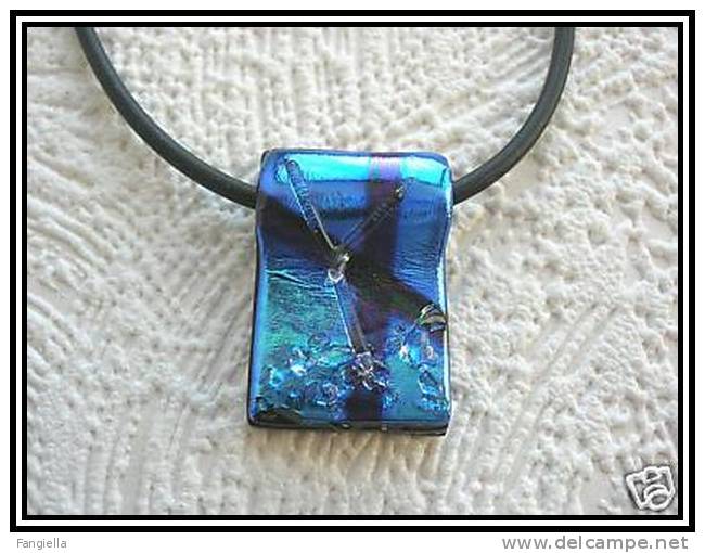 Pendentif En Verre Dichroic, Artisanal, Environ 28x19mm + Tour De Cou Anti-allergies - Necklaces/Chains