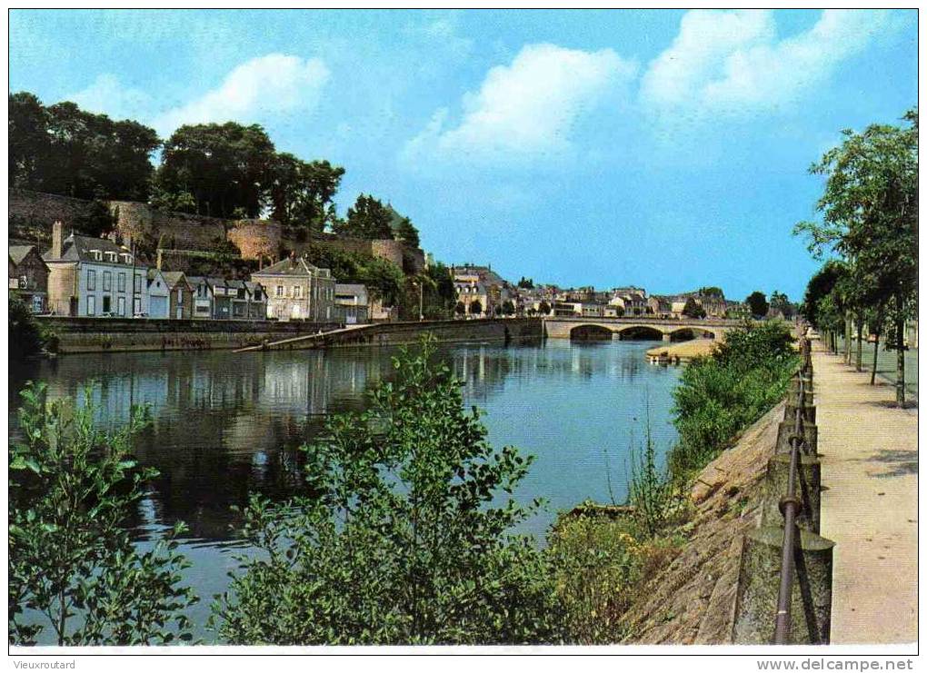 CPSM. MAYENNE. BORDS DE LA MAYENNE.REMPARTS ET CHATEAU.LE VIEUX PONT. DATEE 1997. - Mayenne