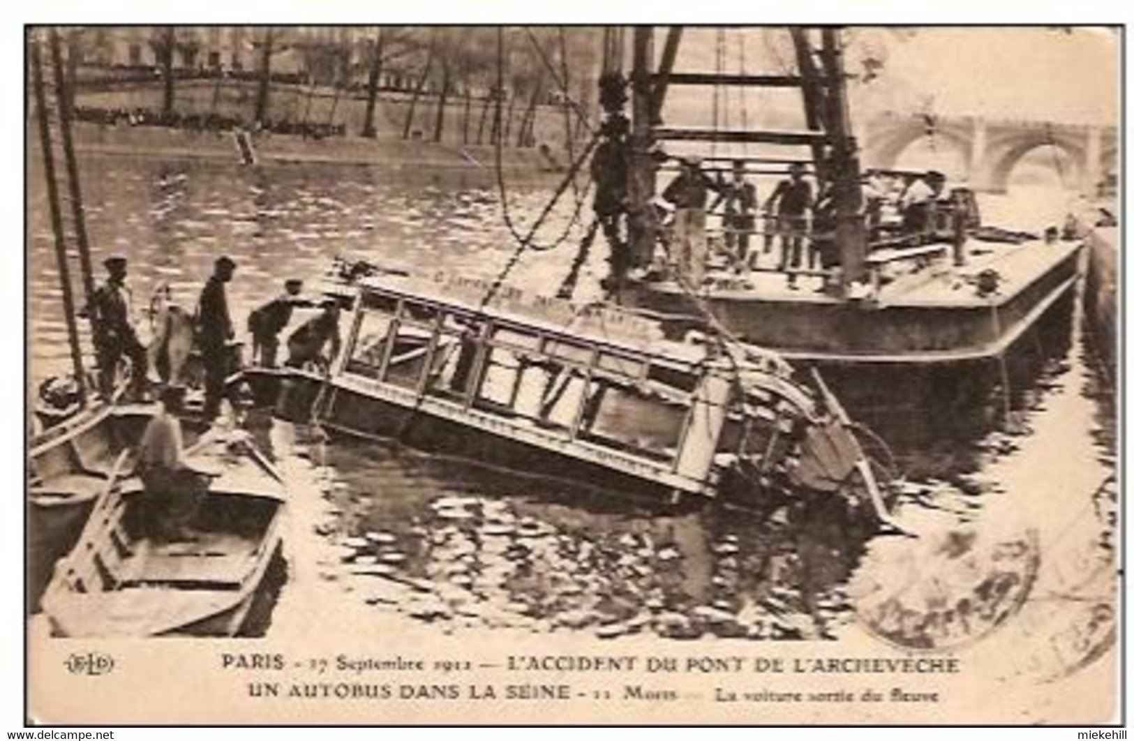 75-PARIS 1911-AUTOBUS TOMBE DU PONT DE L'ARCHEVECHE DANS LA SEINE - Rampen