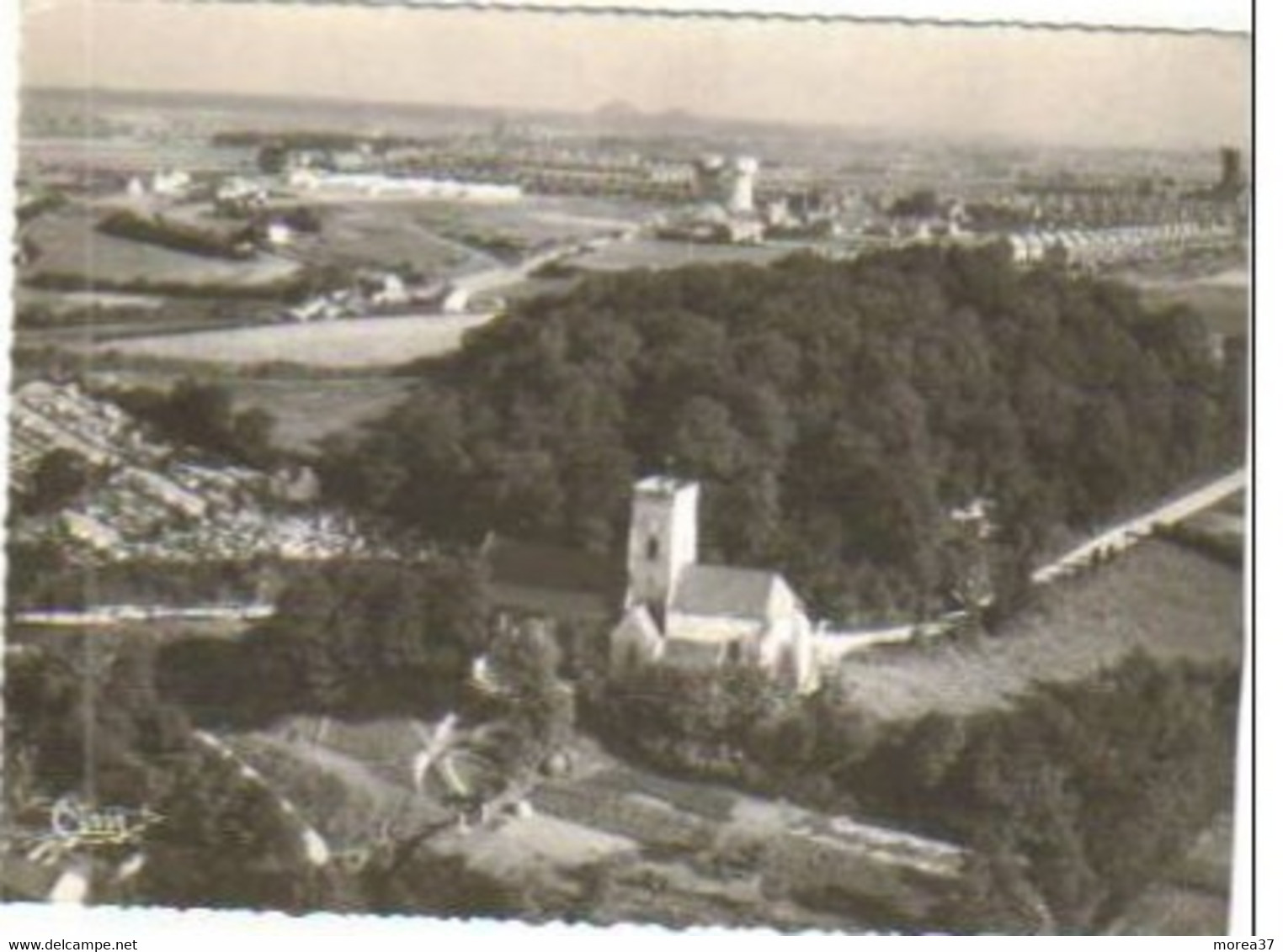 HOUDAIN   Vue Aérienne  église St Jean Batiste  (carte Recoupé Légèrement Sur La Gauche) - Houdain