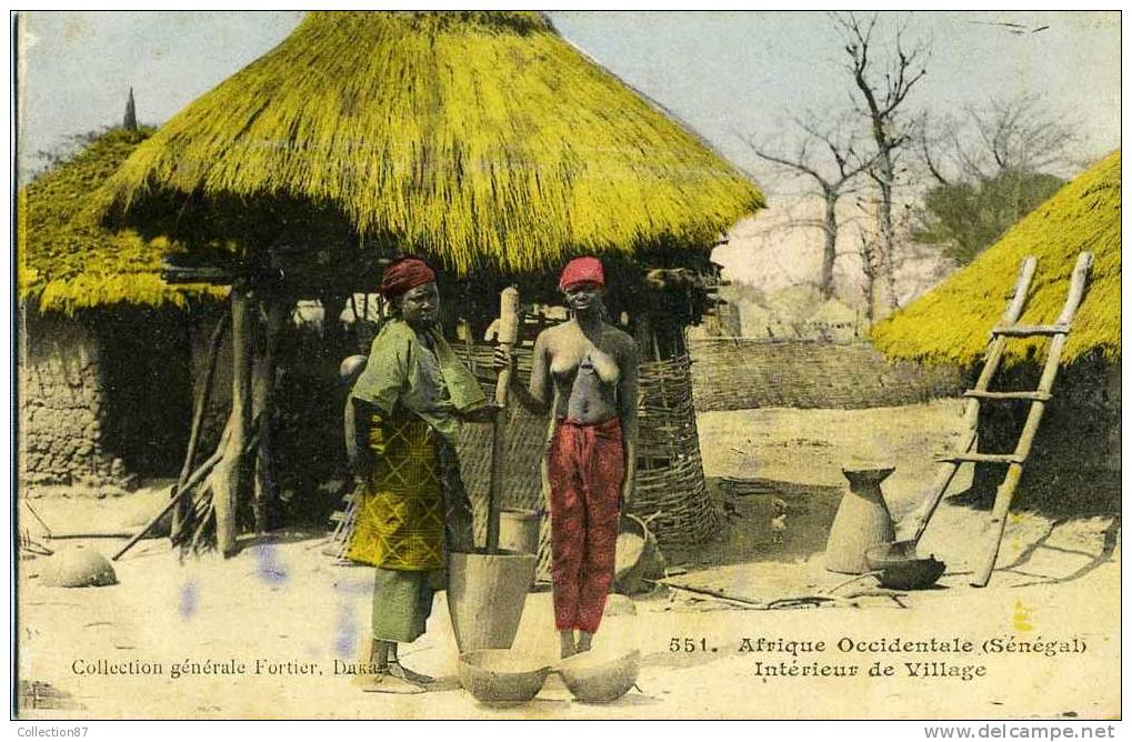 COLLECTION FORTIER N° 551- AFRIQUE - SOUDAN - INTERIEUR De VILLAGE - FEMME NUE - NUDE - Sudan