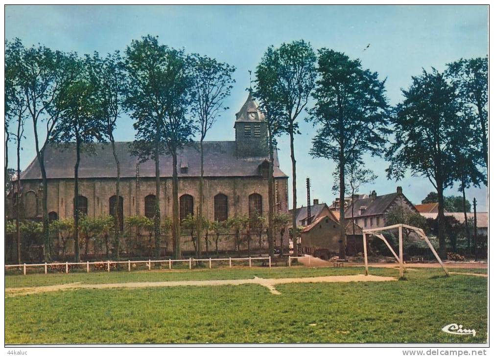 Aubigny En Artois : Stade Et église - Aubigny En Artois