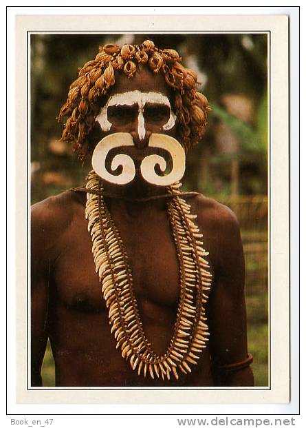 {31958} Papouasie Nouvelle Guinée Chasseur De Têts Asmat , Percement De La Cloison Nasale - Papua-Neuguinea