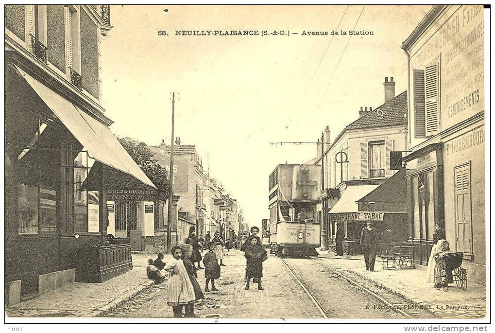 NEUILLY PLAISANCE - Avenue De La Station - Groupe D'Enfants, Tramway - Circulé, état Superbe - Neuilly Plaisance