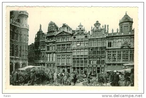 Belgique Bruxelles Grand'Place Et Marché Aux Fleurs CPSM  Animée Glacée Dentelée  TBE - Märkte