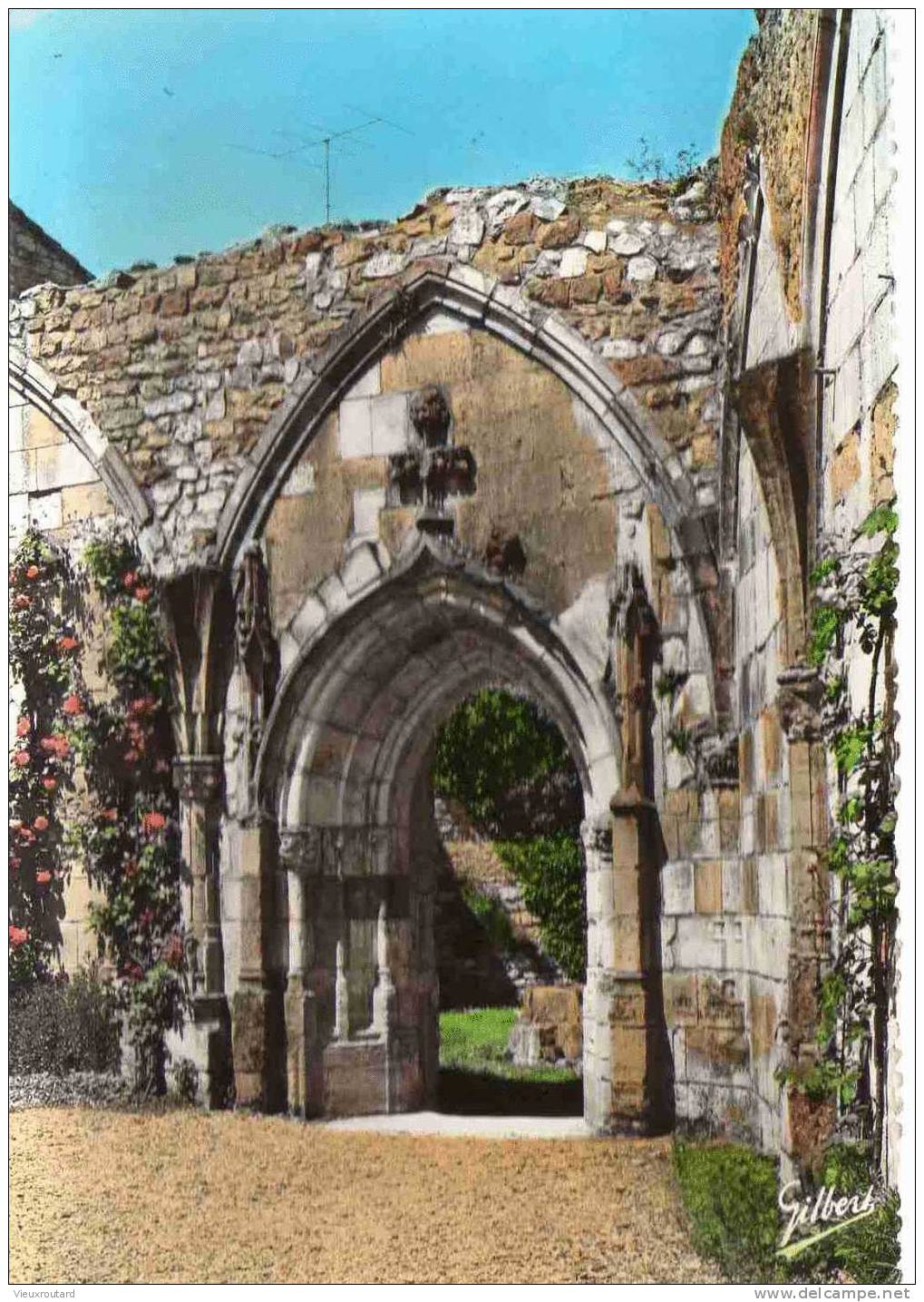 CPSM. CHARROUX. ABBAYE FONDEE PAR CHARLEMAGNE RESTES DU CLOITRE. DENTELLEE. - Charroux