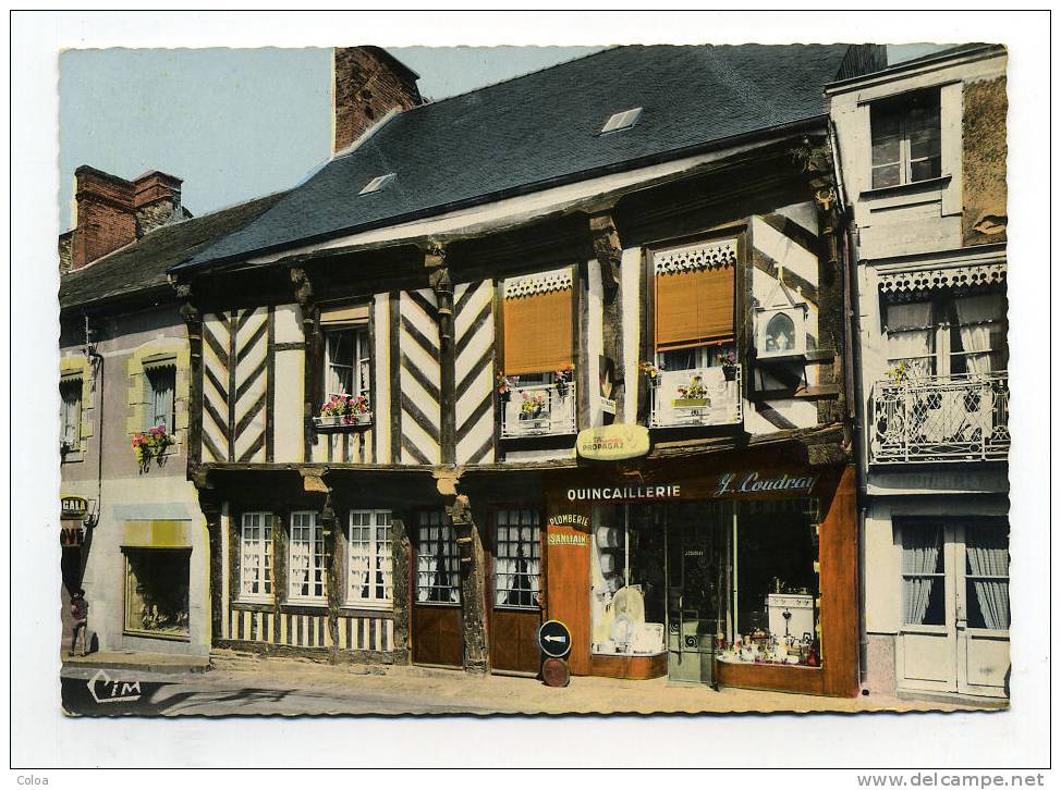 Châteaugiron Vieille Maison Bretonne Quincaillerie Coudray - Châteaugiron