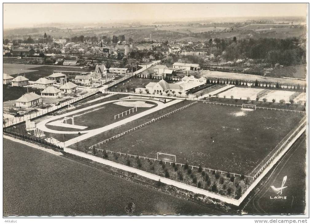 Courtenay Le Stade Et La Piscine - Courtenay