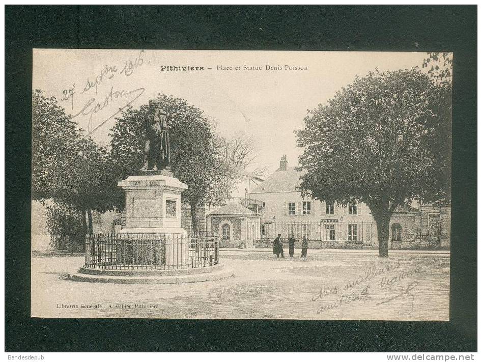 Pithiviers (45) - Place Et Statue Denis Poisson ( Librairie Générale Gibier ) - Pithiviers