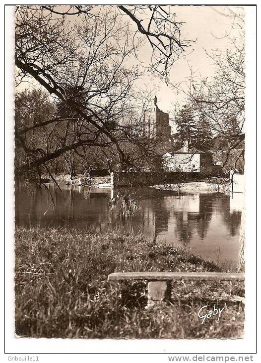 MONTBAZON   -   ** LES BORDS DE L´INDRE Et  LE CHATEAU **   -    Editeur :  ARTAUD Père Et Fils De Nantes  N° 6 - Montbazon