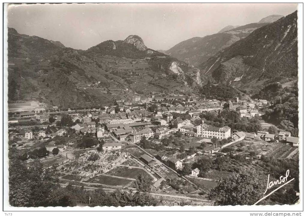 CpF0862 - MOUTIERS - Vue Générale Et Vallée Vers Val D'Isère - (73 - Savoie) - Moutiers