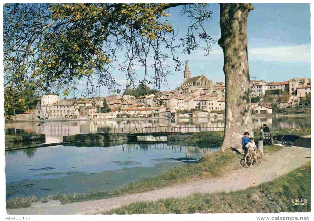 CASTELNAUDARY Aude : La Ville Et Le Grand Bassin Du Canal ( Enfants  Cyclistes ) - Castelnaudary