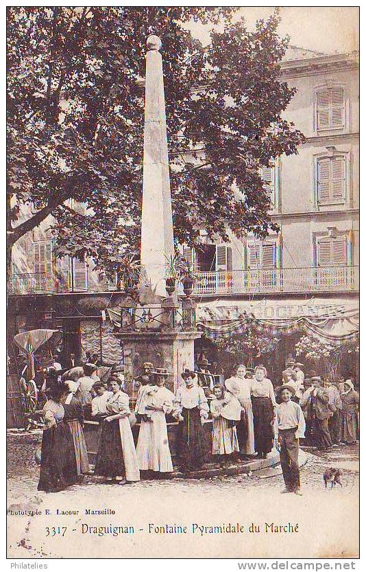 DRAGUIGNAN  FONTAINE DU MARCHE EN 1906 - Draguignan