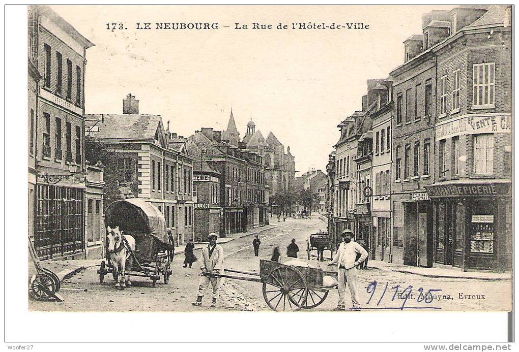 LE NEUBOURG La Rue De L'hotel De Ville, Avec Son Attelage - Le Neubourg