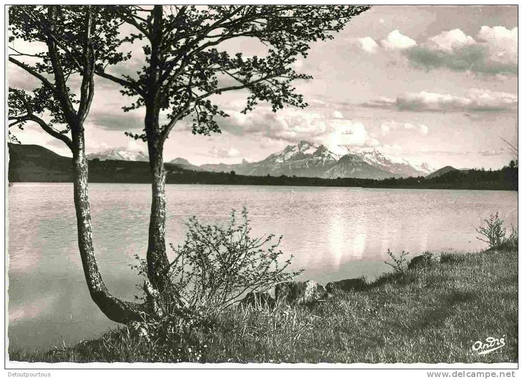 Lacs De LAFFREY Isère : Lac De PETICHET Et L'Obiou - Laffrey