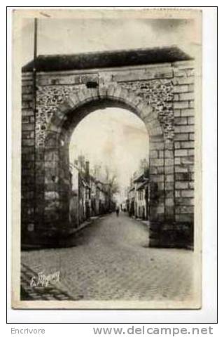 Cpsm FONTENAY TRESIGNY La Porte - Ph Ed Mignon 1574 - Fontenay Tresigny