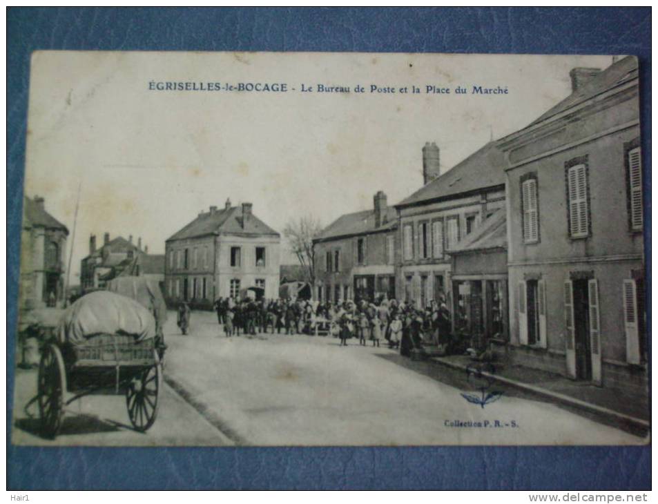 VDS CPA EGRISELLES LE BOCAGE LE BUREAU DE POSTE ET LA PLACE DU MARCHE ANIMATION EXCEPTIONNELLE CARTE RARE - Egriselles Le Bocage