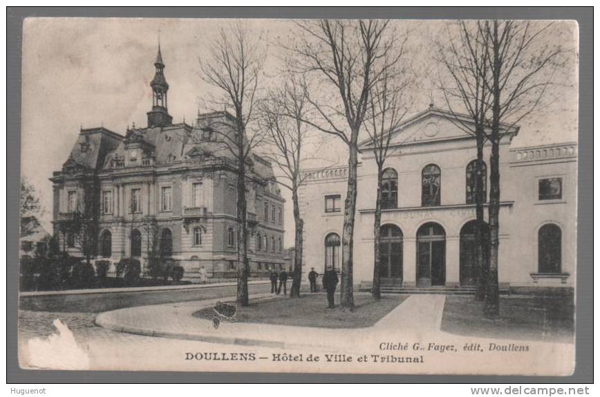 C - CARTE POSTALE - 80 - DOULLENS - HOTEL DE VILLE ET TRIBUNAL - - Doullens