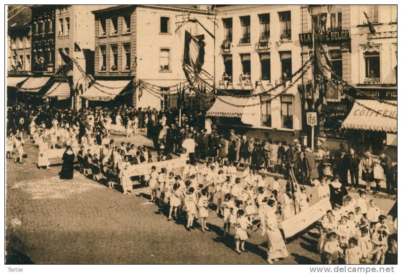 Binche - Congrès Eucharistique Du 2 Septembre 1928 -Le Cortège - Le Cortège- Un Groupe D'enfants - Binche