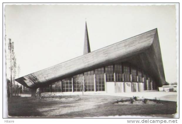 Cpsm 95 ARNOUVILLE LES GONESSE Eglise Notre Dame De La Paix Vue De Face - Arnouville Les Gonesses