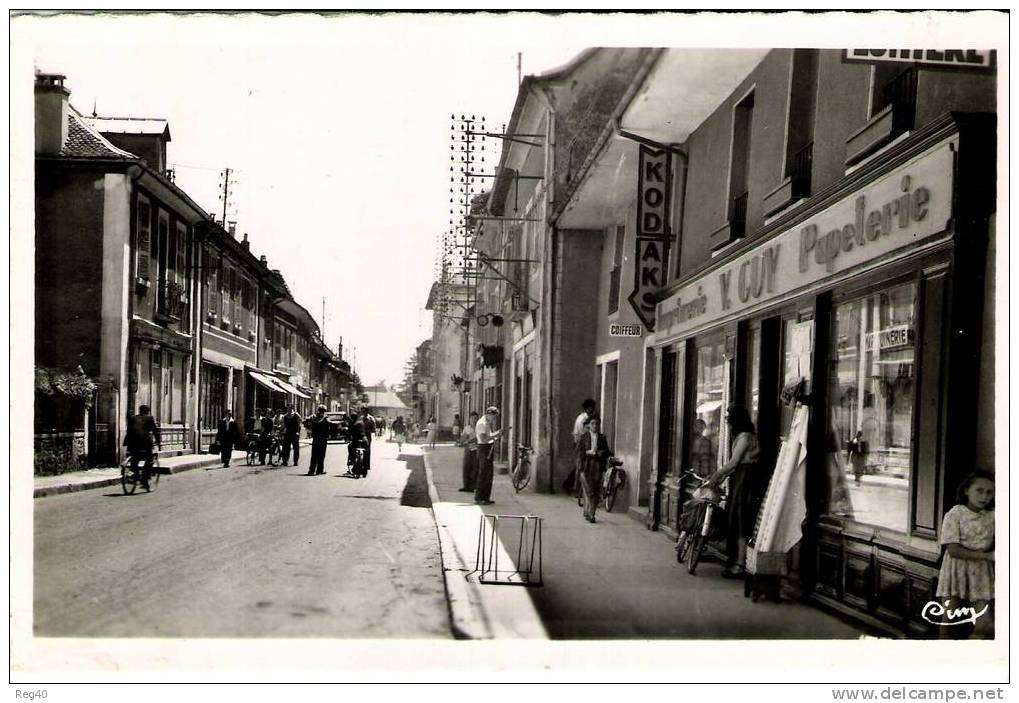 D38 -  LES AVENIERES  -  Grande Rue - Les Avenières