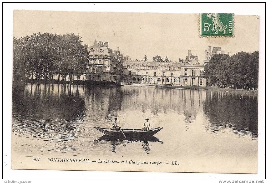 Cpa , 77 , FONTAINEBLEAU , Le Chateau Et L'Etang Aux Carpes , Animée , Barque , Voyagée 1908 - Fontainebleau