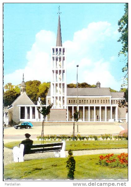 62.  SAINT-POL-SUR-TERNOISE.  L'EGLISE SAINT-PAUL.  GROS PLAN. AUTOS. DAUPHINE. 2CV. - Iglesias Y Catedrales