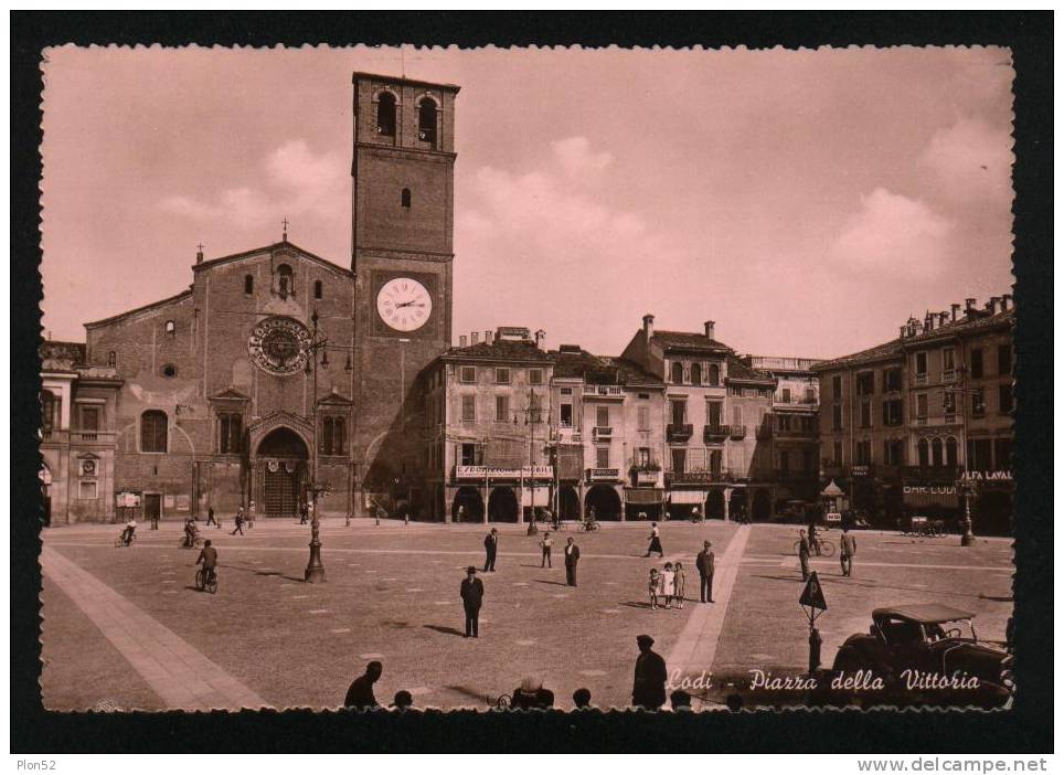 48-LODI-PIAZZA DELLA VITTORIA-1952-ANIMATA-FG - Lodi