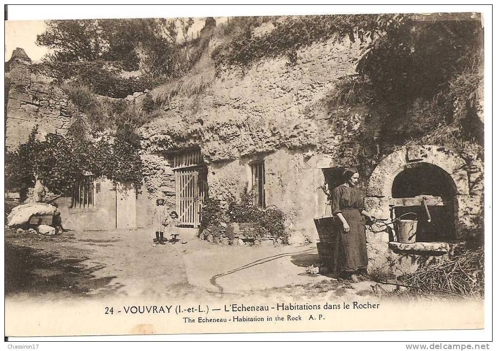 37 - VOUVRAY  -  L´ Echeneau - Habitations Dans Le Rocher - Animée  Femme Au Puits - Vouvray