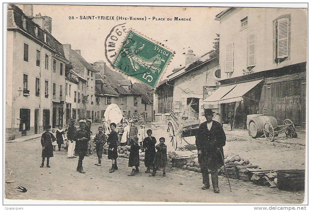 87 - SAINT -YRIEIX : PLACE DU MARCHE AVEC TRES BELLE ANIMATION. - Saint Yrieix La Perche