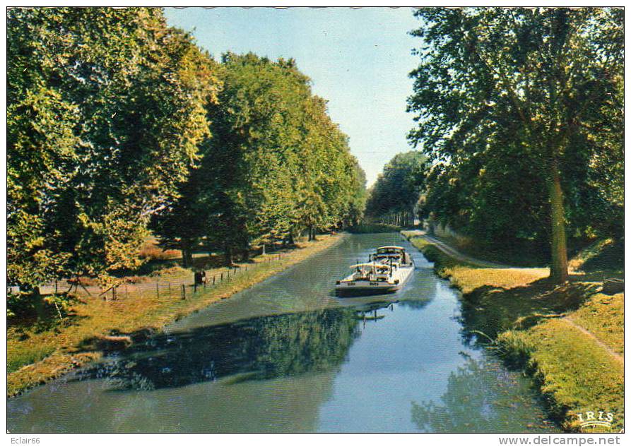 PENICHE SUR LE CANAL LATERAL A LA GARONNE CPSM  Grd Format   Dentelleé Année  1962  X - Houseboats