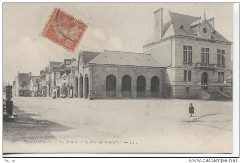 Pontorson  Mairie Et Rue St Michel - Pontorson