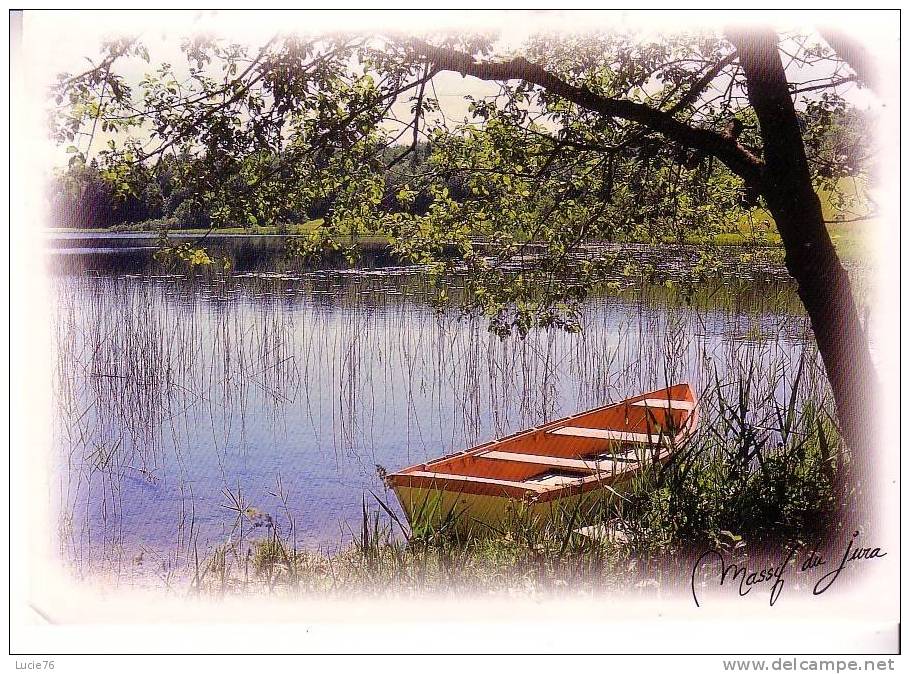 MASSIF DU JURA -  Barque Au Bord Du Lac - Franche-Comté