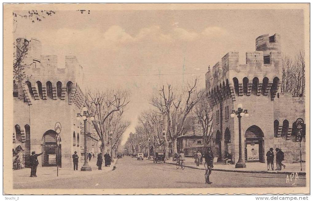 84) Avignon.-  Entrée De La Rue De La République - Avignon