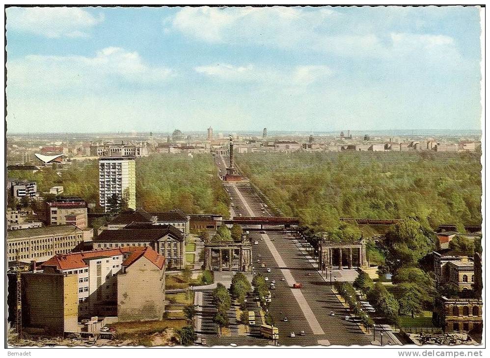 BERLIN..BLICK AUF SIEGESSAULE UND BRANDENBURGER TOR - Porte De Brandebourg