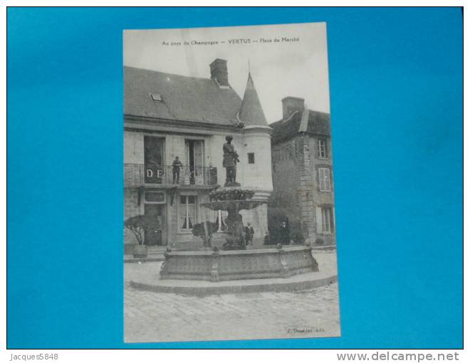 51) Vertus - Place Du Marché  ( Café Des Sports Et La Fontaine ) - Année  - EDIT  Doublet - Vertus